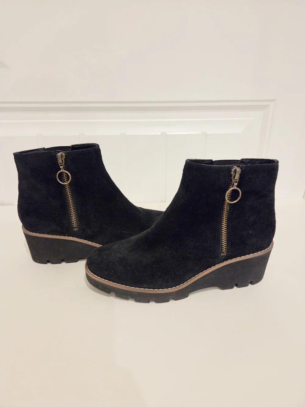 Women's Vionic Black Suede Zip Ankle Boots - Sleek Casual Style